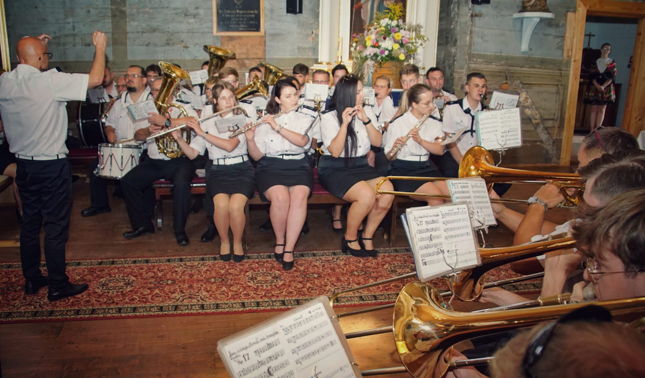 Dożynki powiatowe. Zdjęcia z uroczystości w kościele