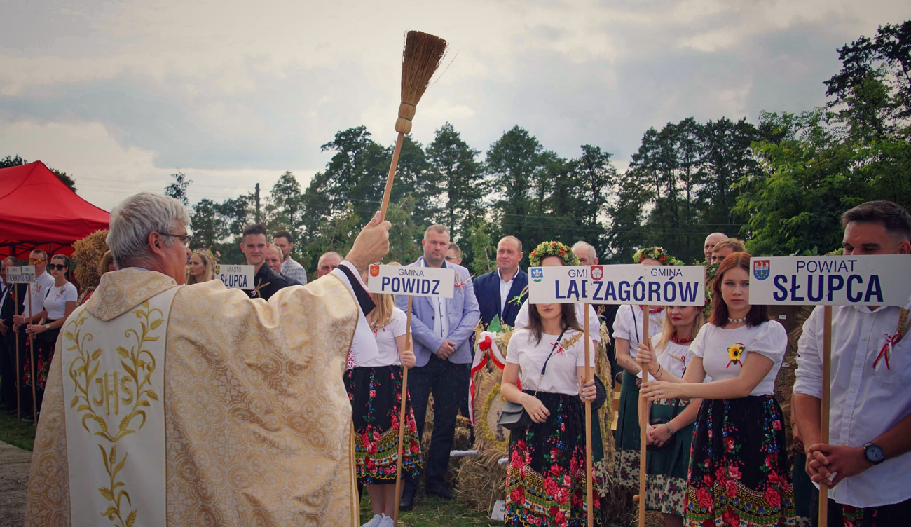 Dożynki powiatowe. Zdjęcia z uroczystości w kościele