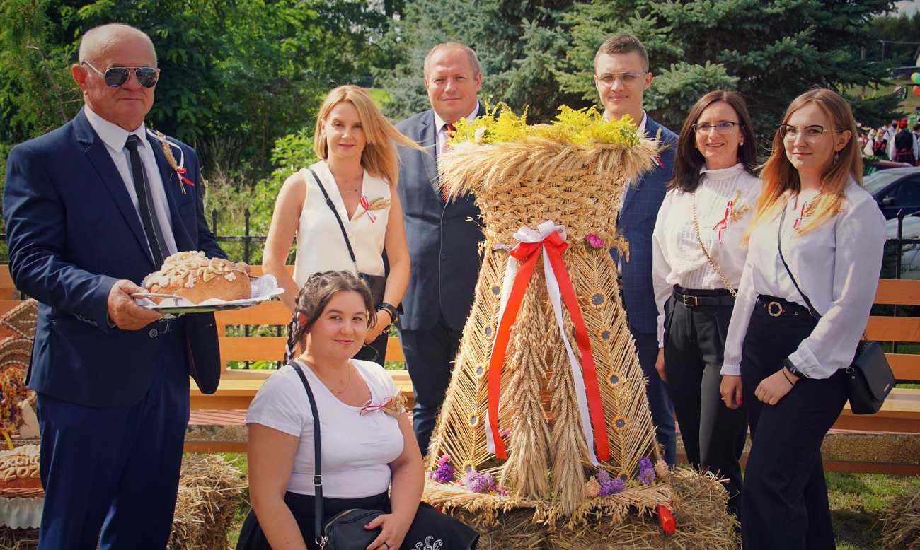 Dożynki powiatowe. Zdjęcia z uroczystości w kościele