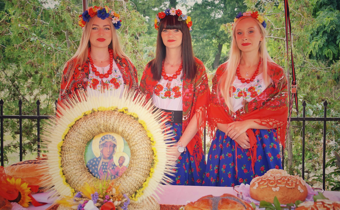 Dożynki powiatowe. Zdjęcia z uroczystości w kościele