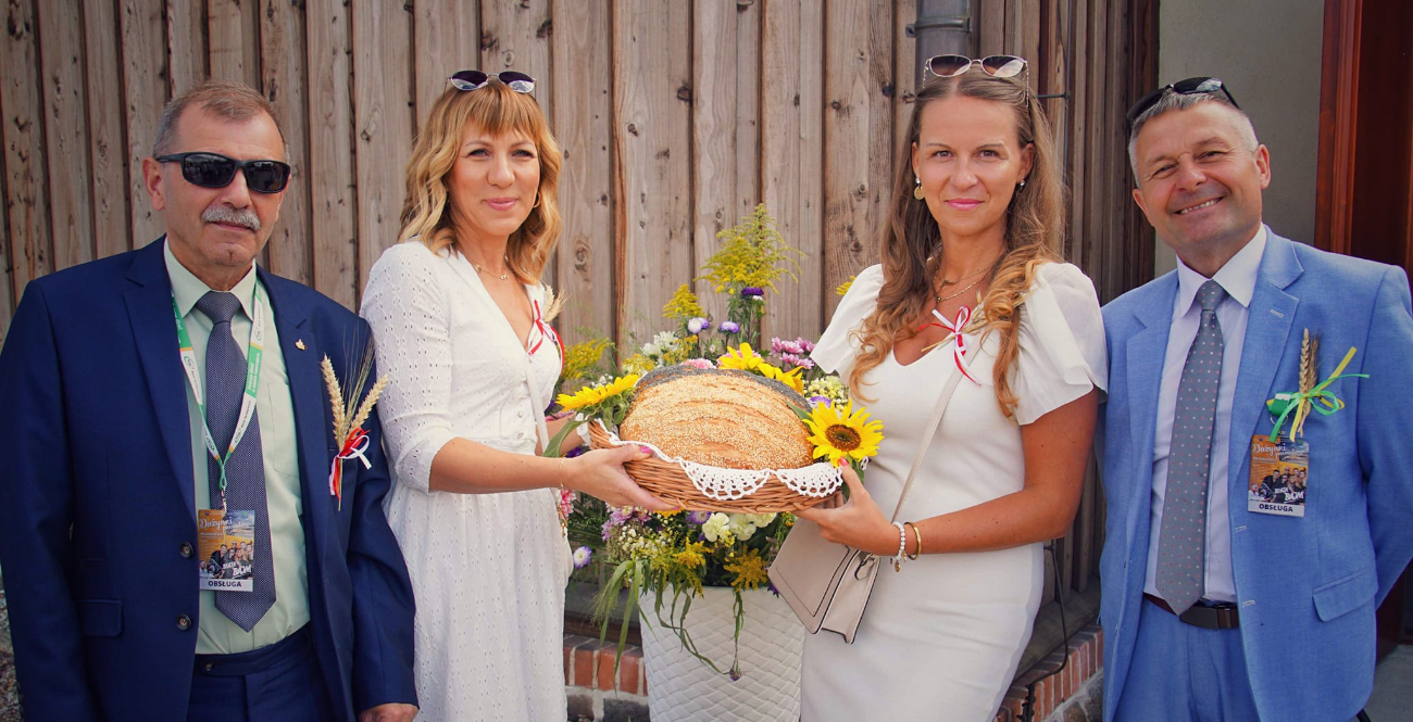 Dożynki powiatowe. Zdjęcia z uroczystości w kościele