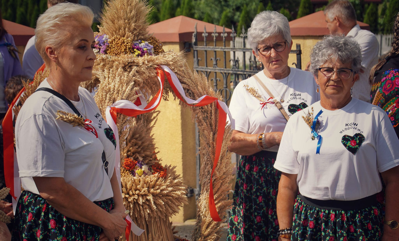 Dożynki powiatowe. Zdjęcia z uroczystości w kościele