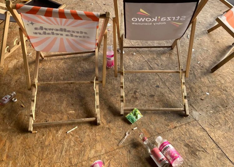 „Relaks” w stercie śmieci.  Urzędnicy apelują o porządek