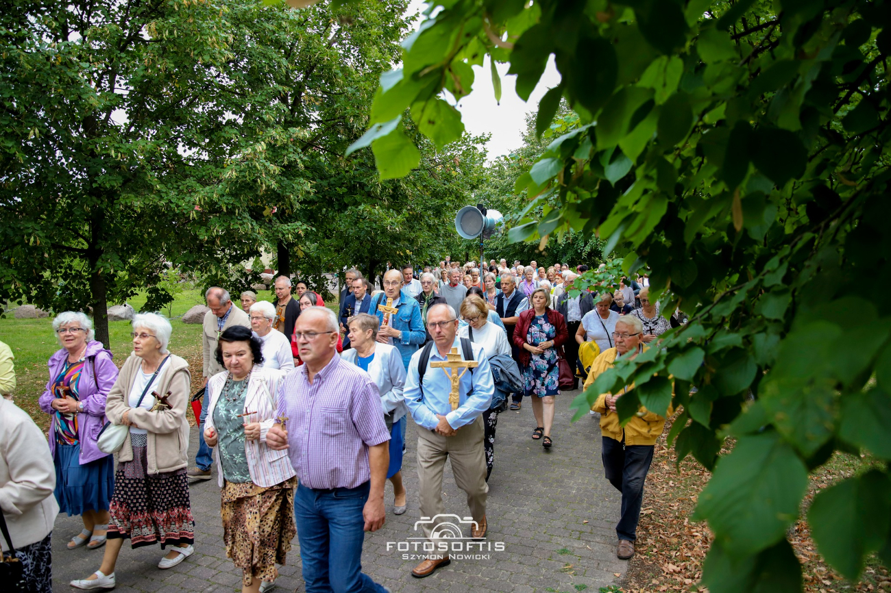 Droga Krzyżowa przeszła ulicami Słupcy ZDJĘCIA
