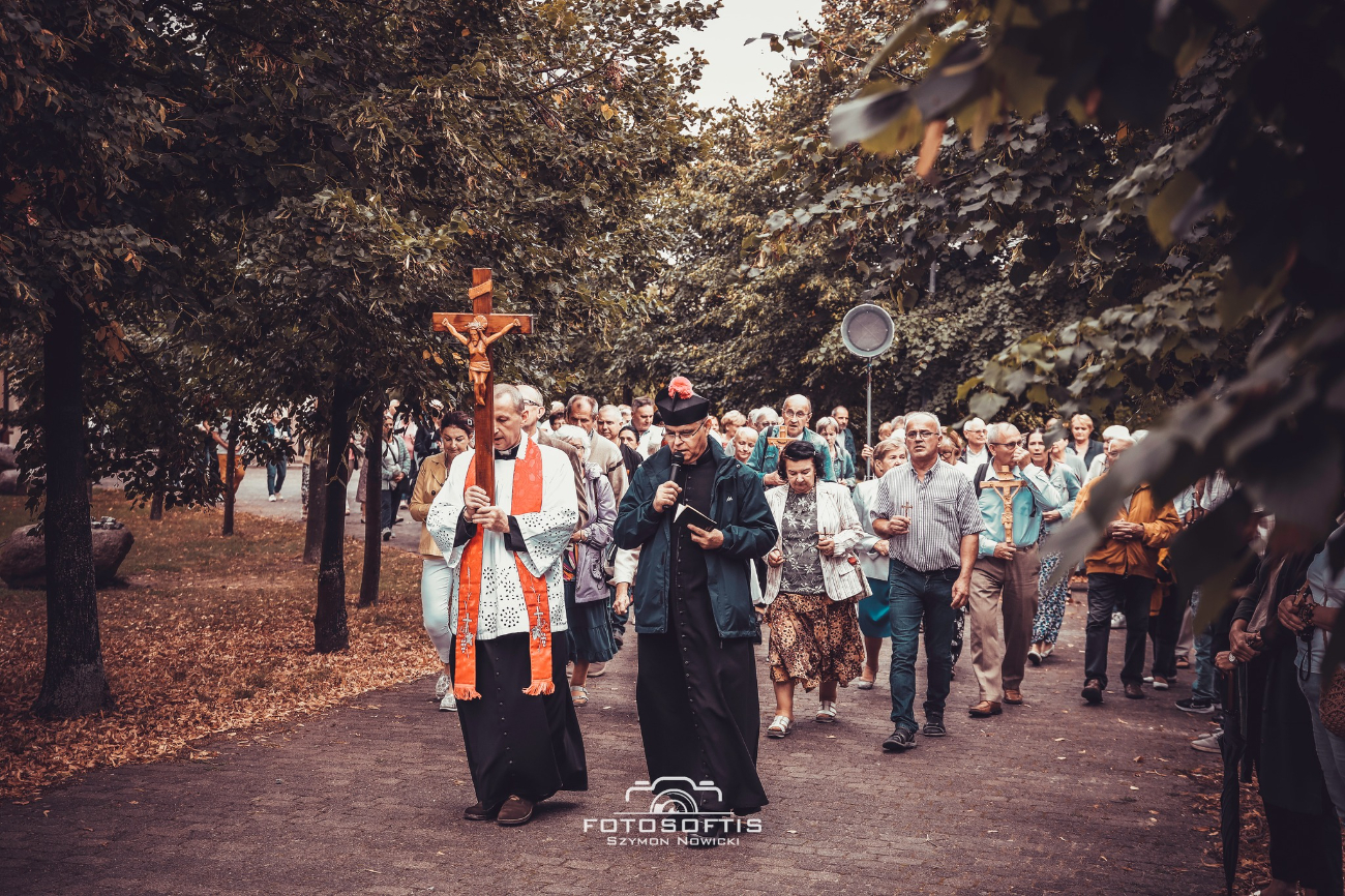 Droga Krzyżowa przeszła ulicami Słupcy ZDJĘCIA