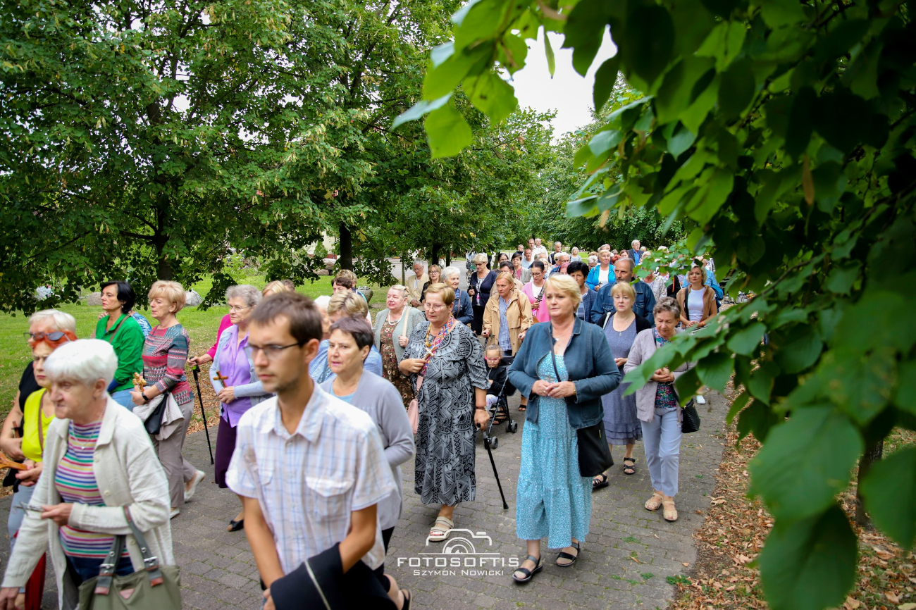 Droga Krzyżowa przeszła ulicami Słupcy ZDJĘCIA