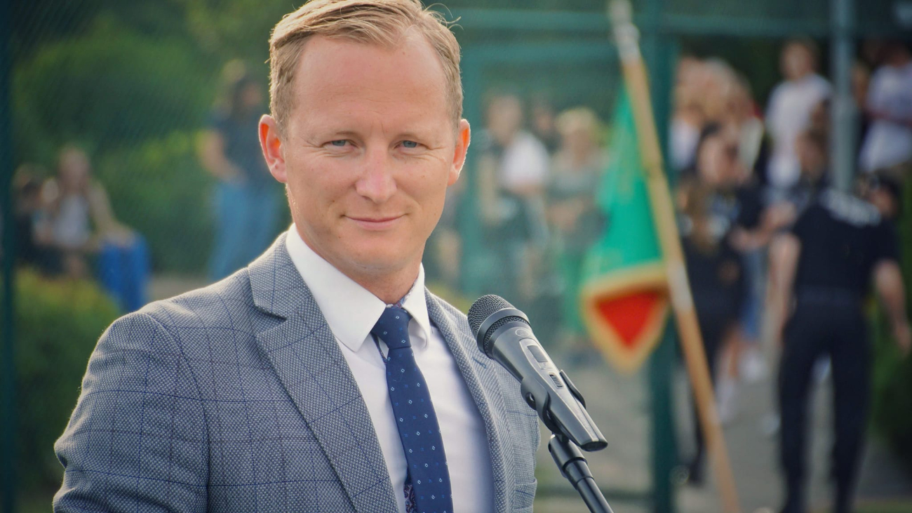 Uczniowie Ekonomika złożyli ślubowanie ZDJĘCIA