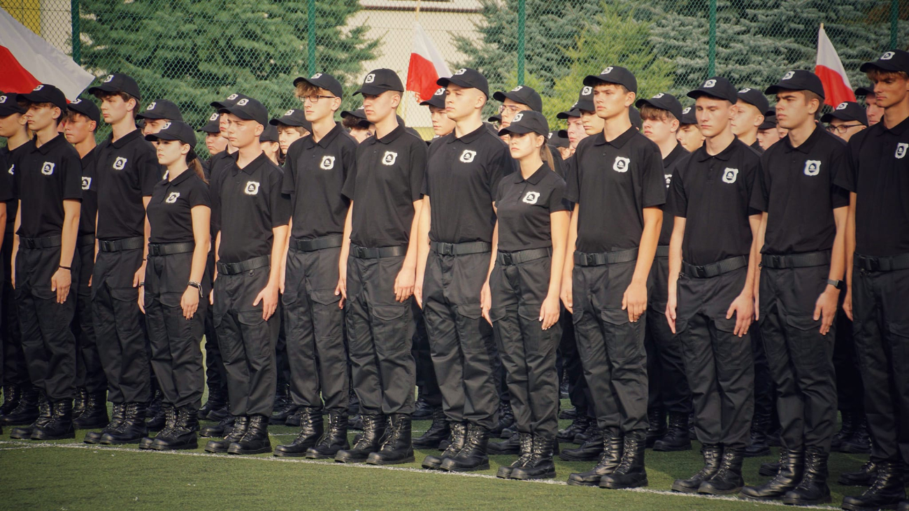 Uczniowie Ekonomika złożyli ślubowanie ZDJĘCIA