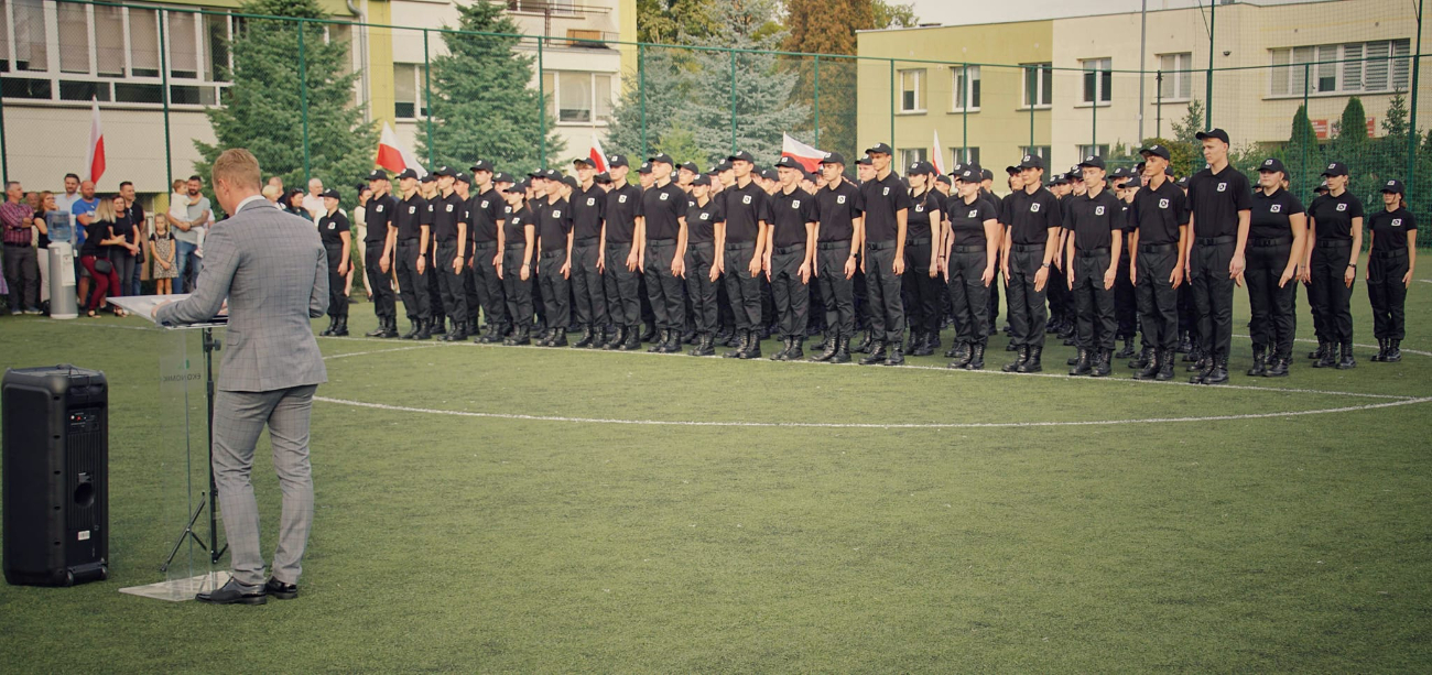 Uczniowie Ekonomika złożyli ślubowanie ZDJĘCIA