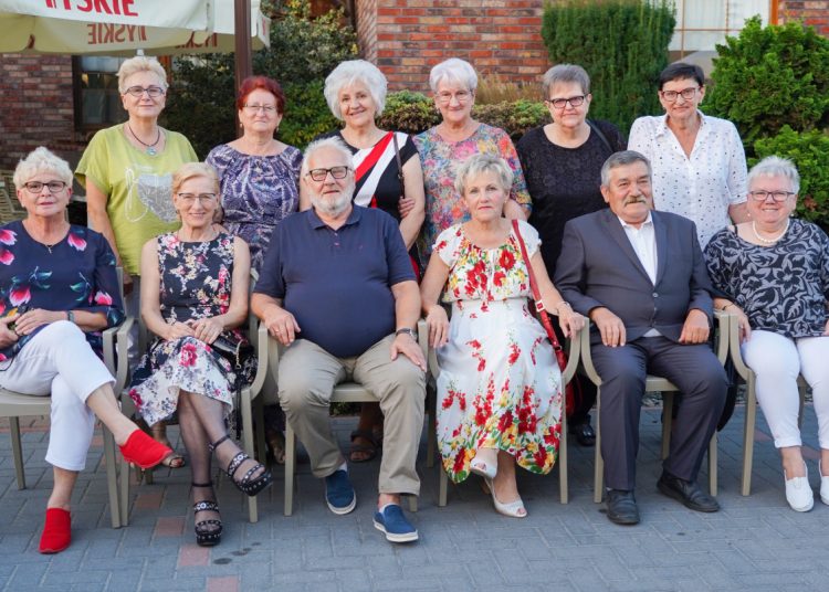 Spotkali się 50 lat po maturze