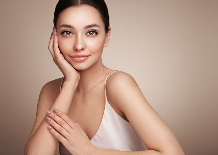 Skóra z niedoskonałościami – postaw na właściwą pielęgnację