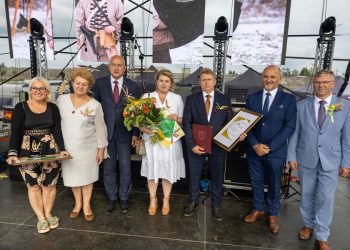 Komisja konkursowa nagrodziła ich trud. Najlepsi rolnicy są z …