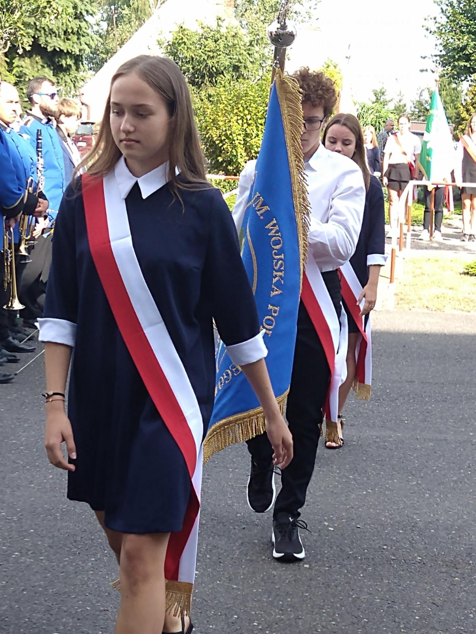 Trwają wielkie uroczystości w Lądku – jubileusz szkoły i poświęcenie sztandaru