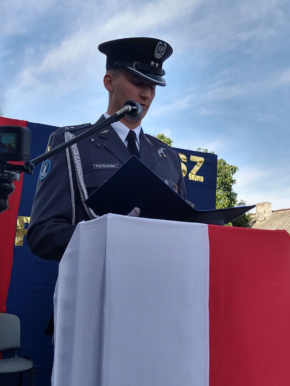 Trwają wielkie uroczystości w Lądku – jubileusz szkoły i poświęcenie sztandaru