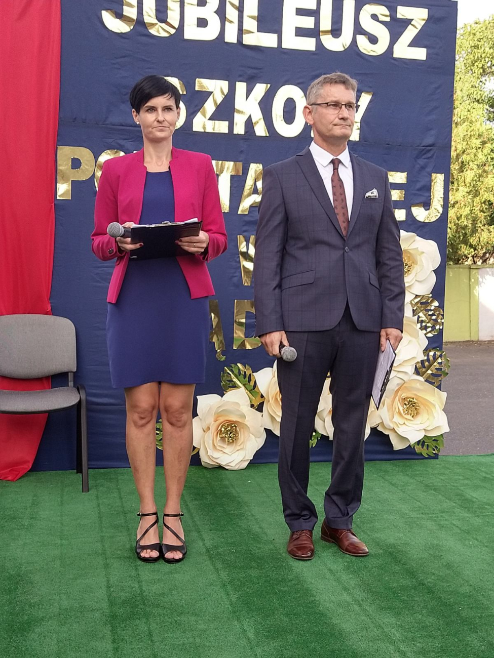 Trwają wielkie uroczystości w Lądku – jubileusz szkoły i poświęcenie sztandaru