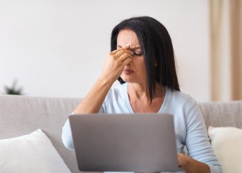 Okulary czy soczewki kontaktowe – co lepiej wybrać przy wadzie wzroku?