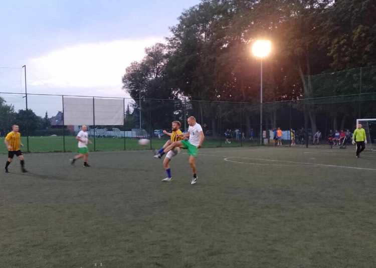 Meble tracą pierwsze bramki