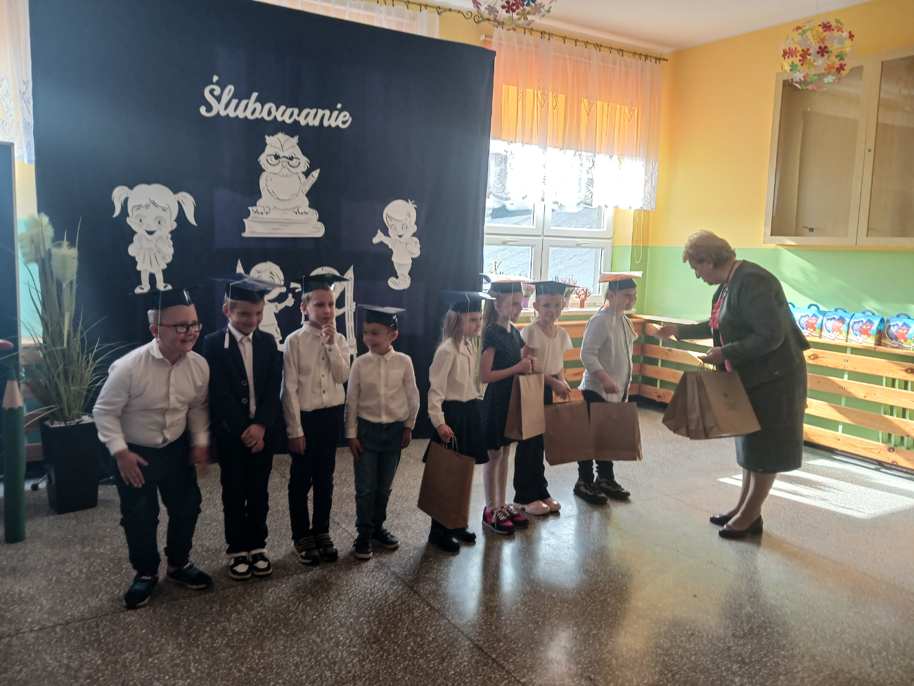 Pierwszoklasiści z Drążnej ślubowali. Zobacz zdjęcia