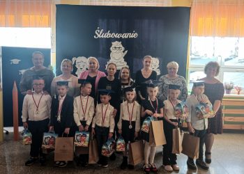 Pierwszoklasiści z Drążnej ślubowali. Zobacz zdjęcia