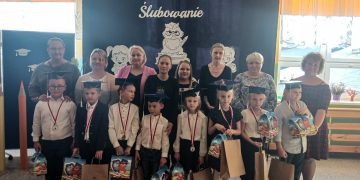 Pierwszoklasiści z Drążnej ślubowali. Zobacz zdjęcia