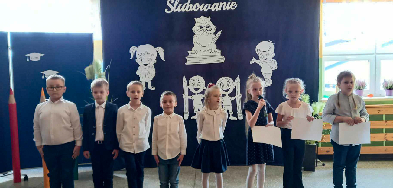 Pierwszoklasiści z Drążnej ślubowali. Zobacz zdjęcia