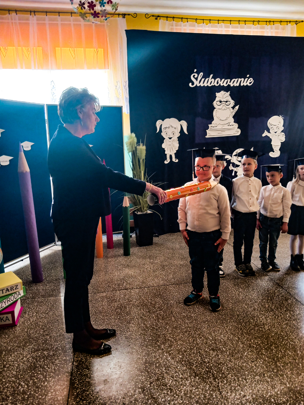 Pierwszoklasiści z Drążnej ślubowali. Zobacz zdjęcia