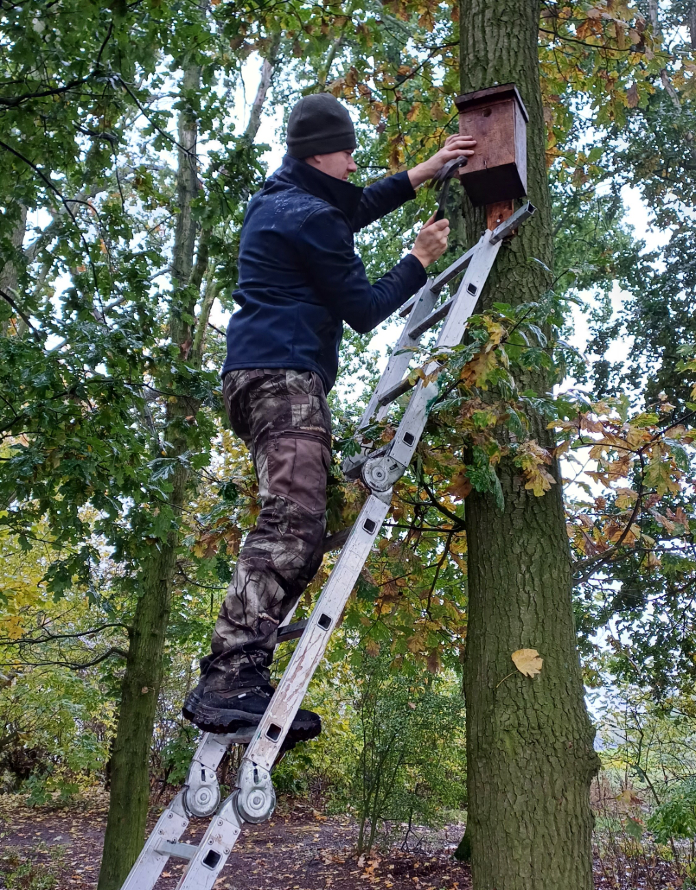 Wędkarze sprzątali brzeg jeziora
