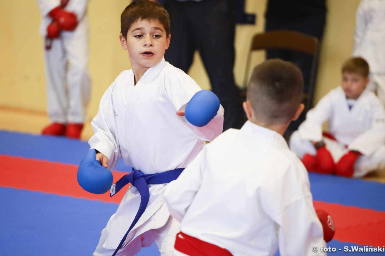 360 zawodników z 38 klubów