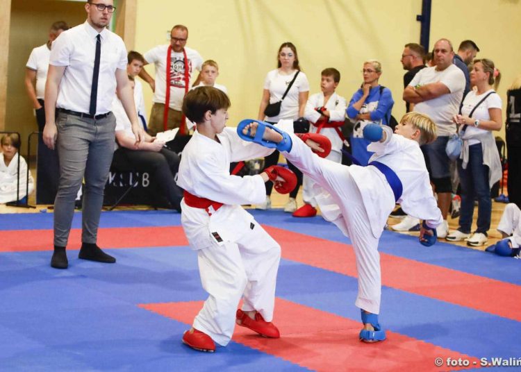 360 zawodników z 38 klubów