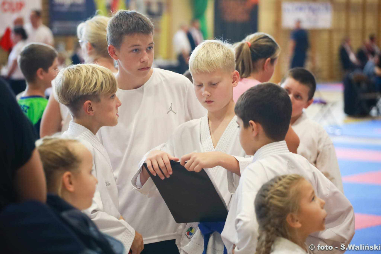 360 zawodników z 38 klubów