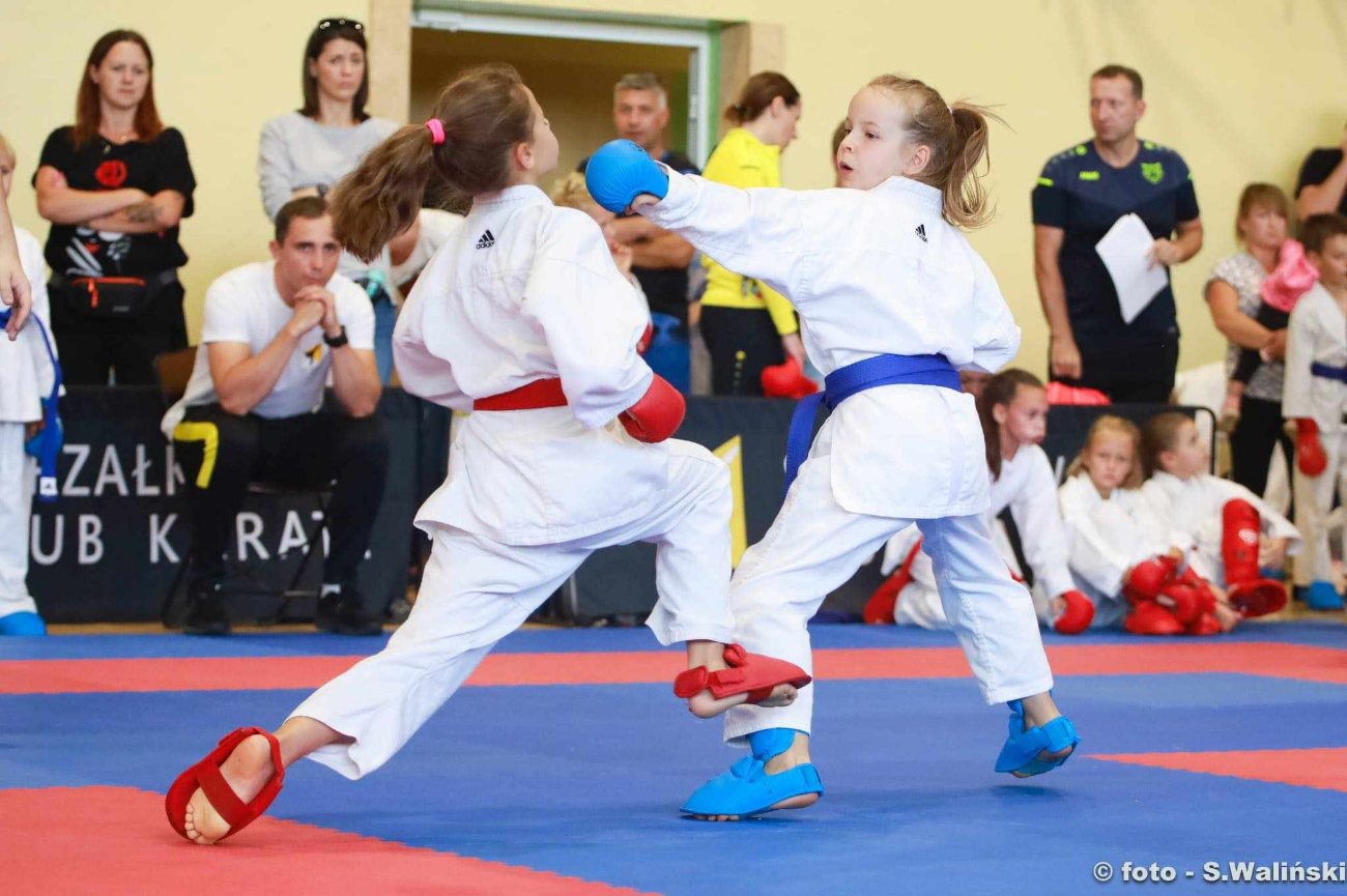 360 zawodników z 38 klubów