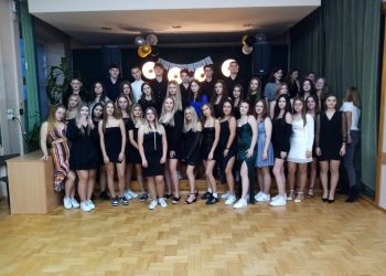 LO się bawi na połowinkach