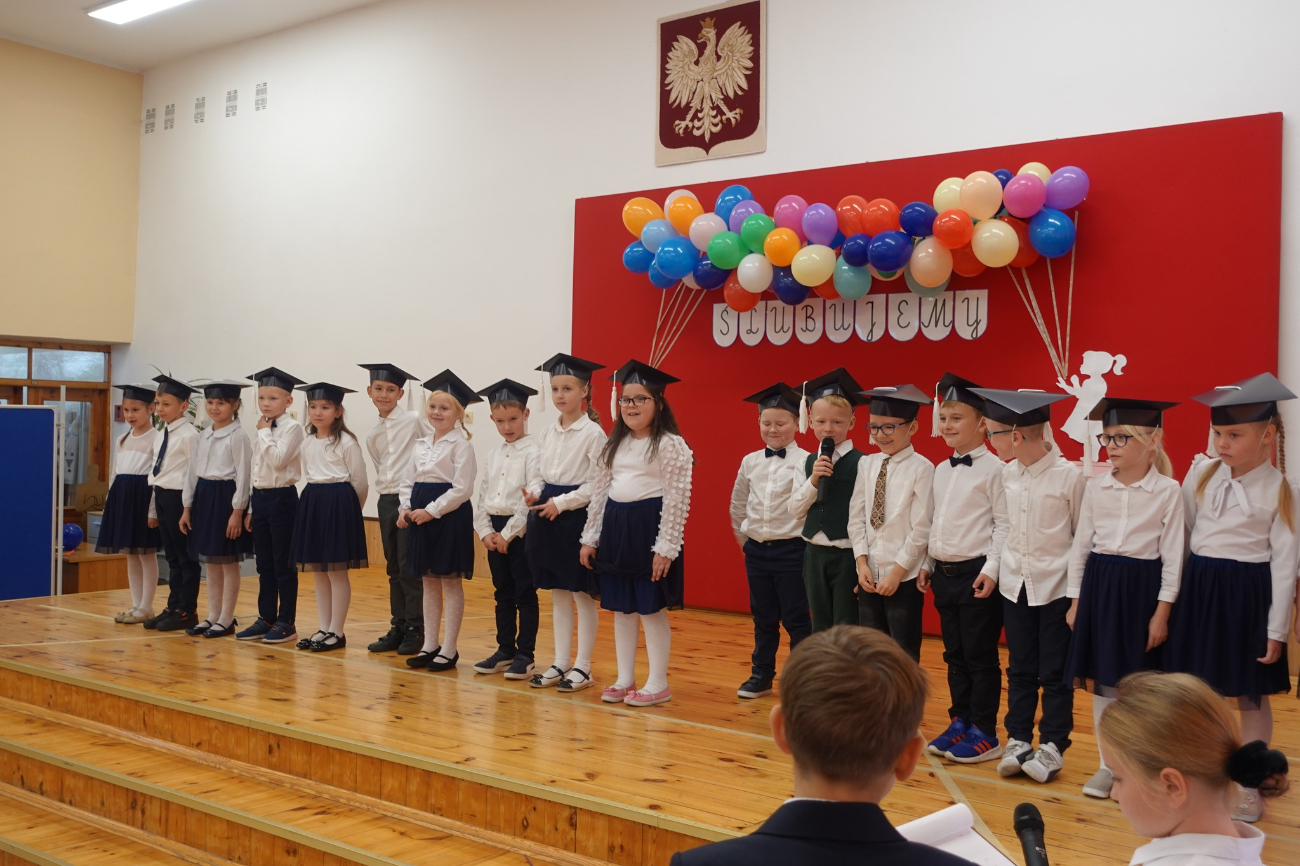 Wielki dzień pierwszaków z Giewartowa. Zobacz zdjęcia