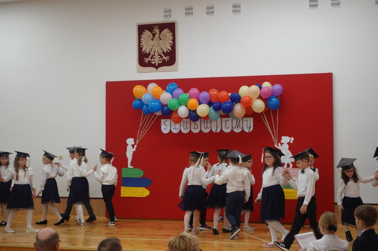 Wielki dzień pierwszaków z Giewartowa. Zobacz zdjęcia