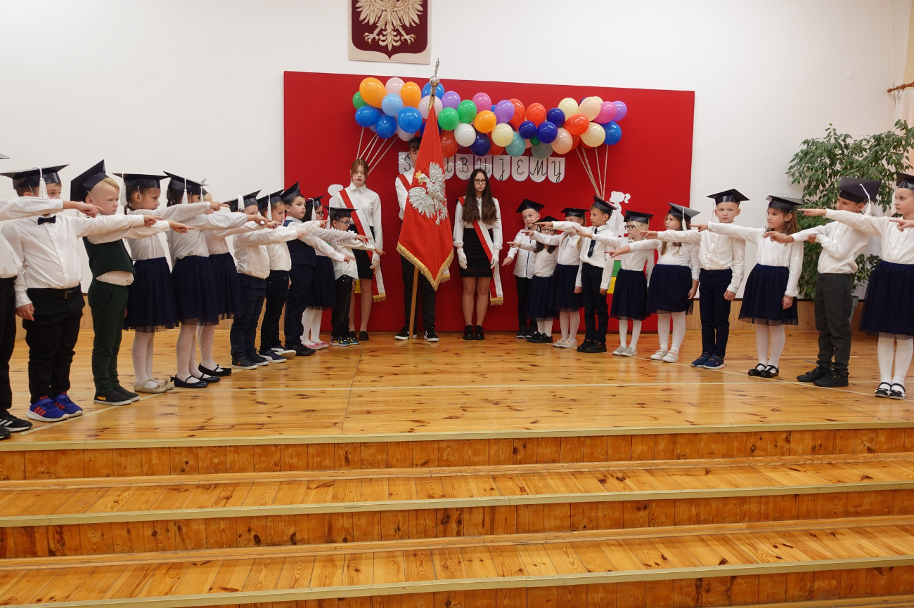 Wielki dzień pierwszaków z Giewartowa. Zobacz zdjęcia