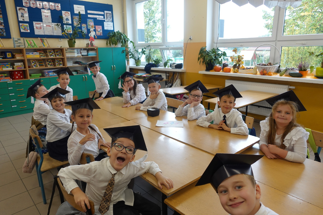 Wielki dzień pierwszaków z Giewartowa. Zobacz zdjęcia