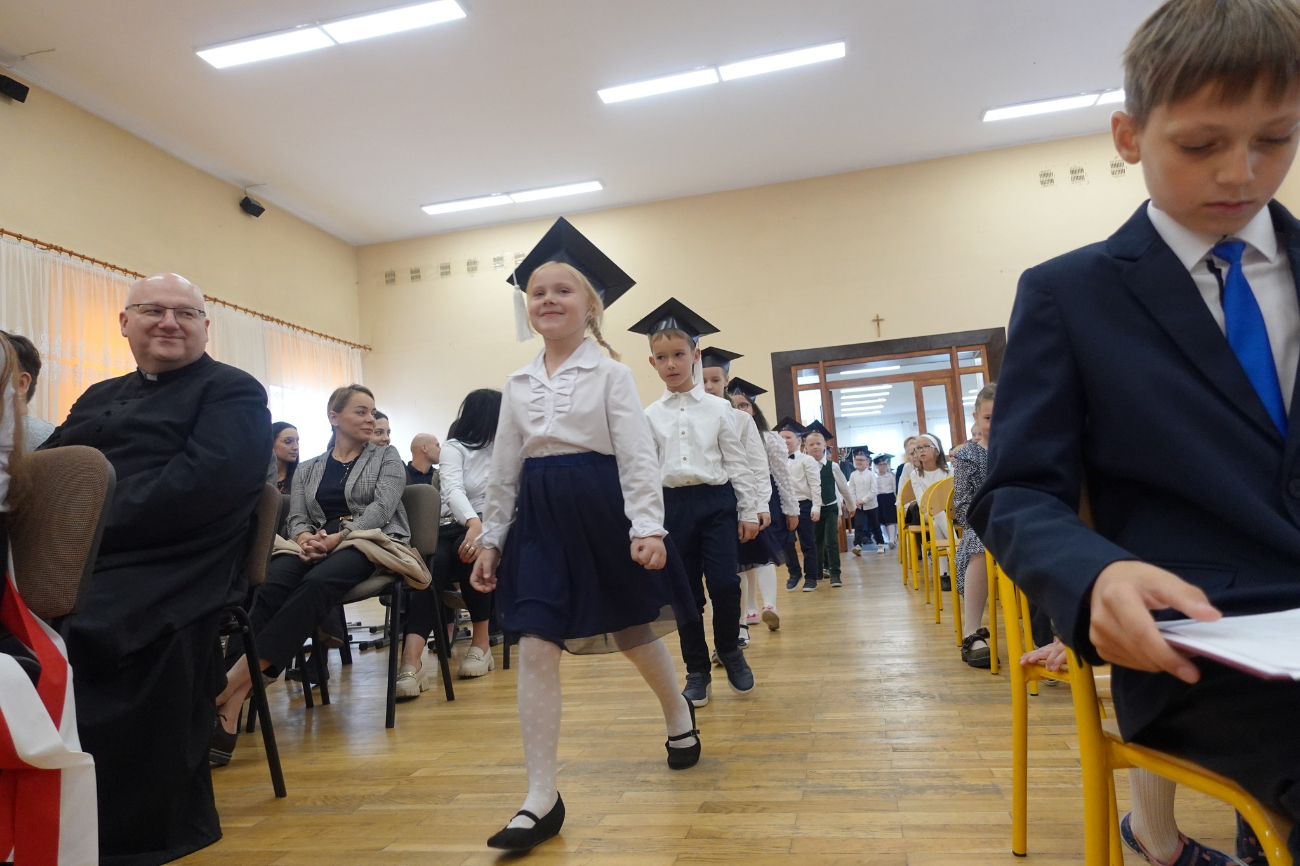 Wielki dzień pierwszaków z Giewartowa. Zobacz zdjęcia