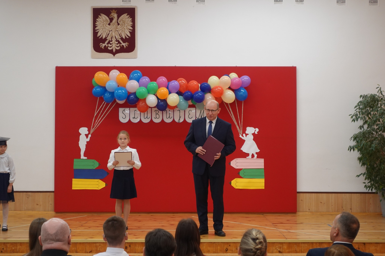 Wielki dzień pierwszaków z Giewartowa. Zobacz zdjęcia