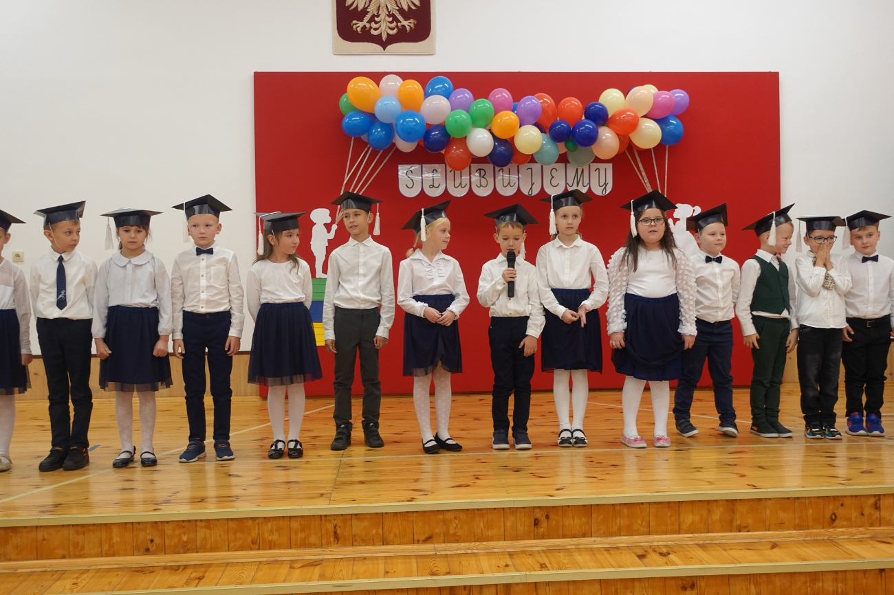 Wielki dzień pierwszaków z Giewartowa. Zobacz zdjęcia
