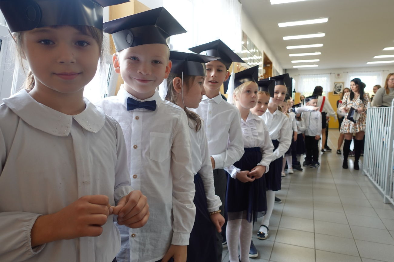 Wielki dzień pierwszaków z Giewartowa. Zobacz zdjęcia