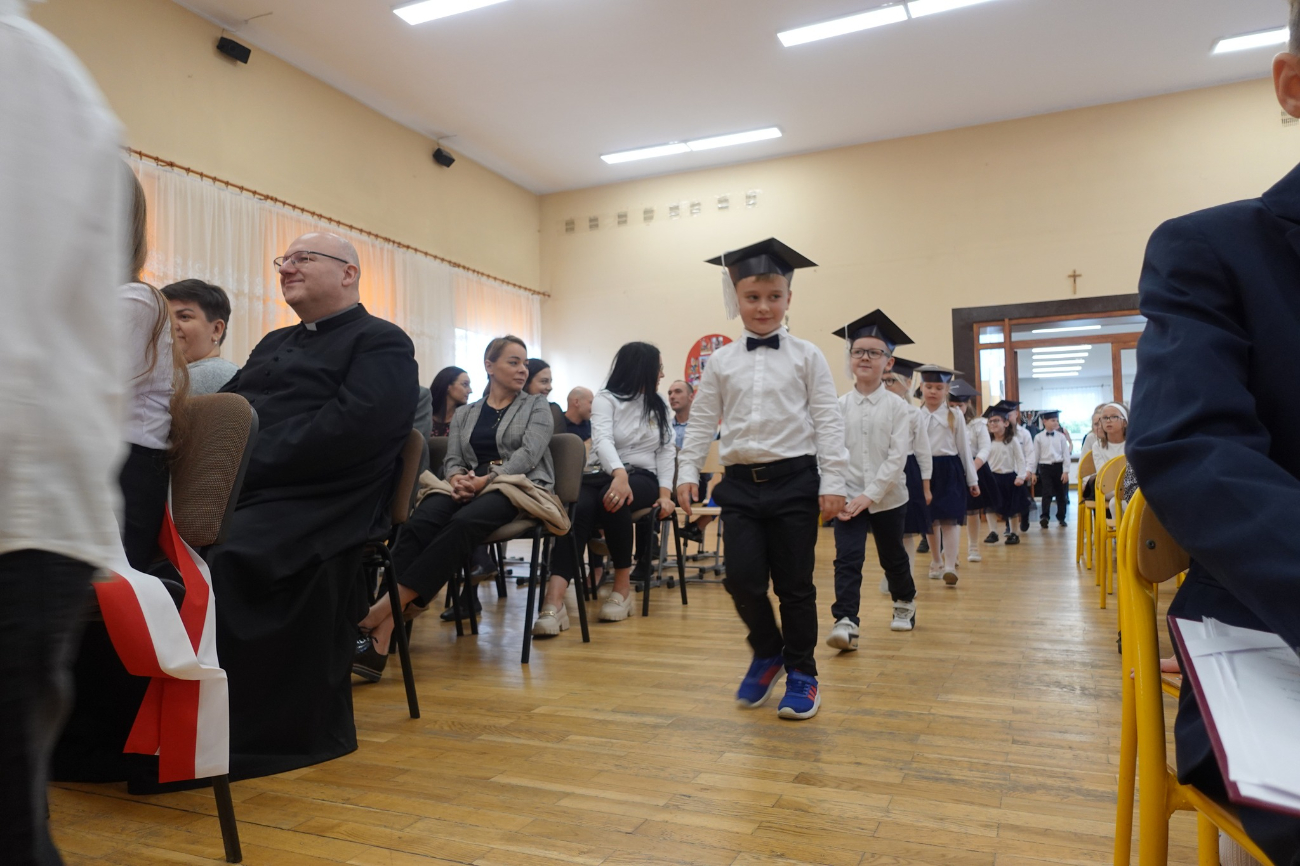 Wielki dzień pierwszaków z Giewartowa. Zobacz zdjęcia