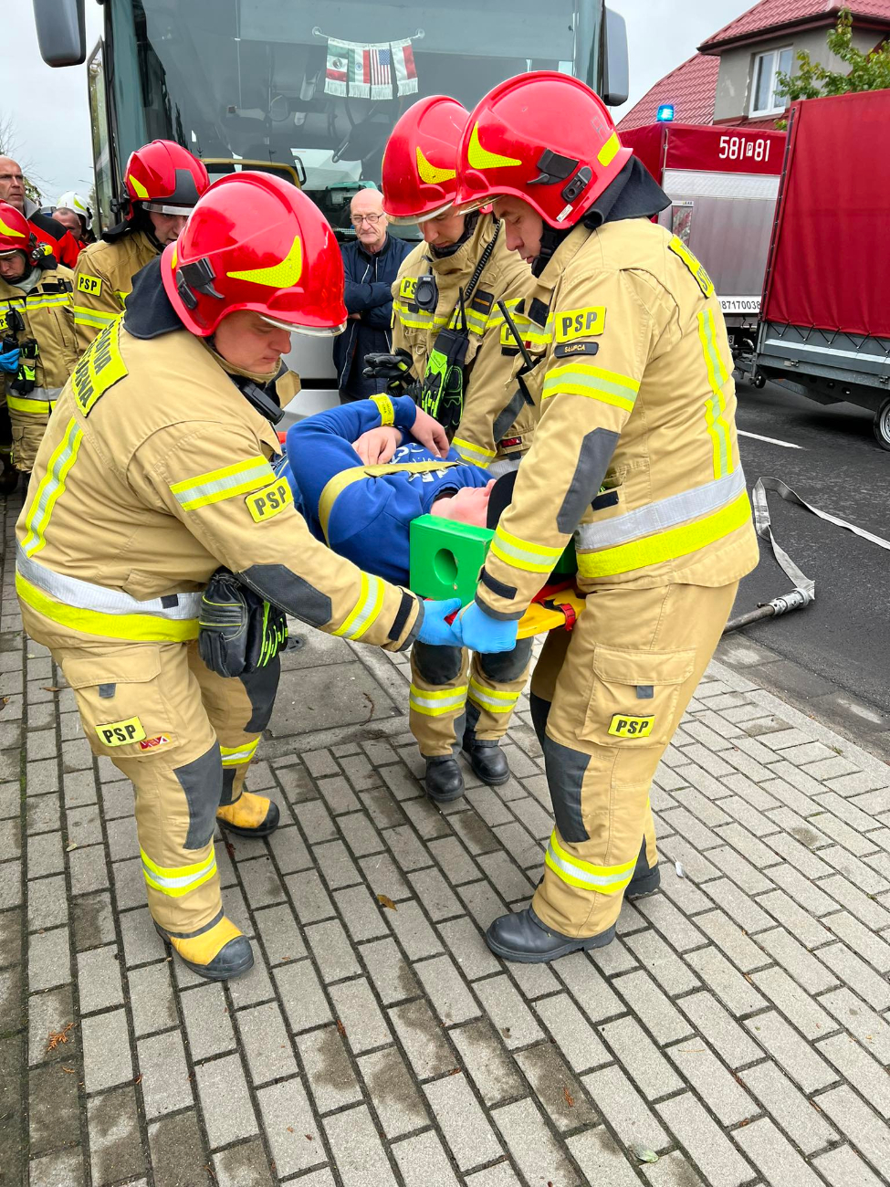 Kierowca autobusu miał zawał i uderzył w latarnię. Spokojnie, to tylko…