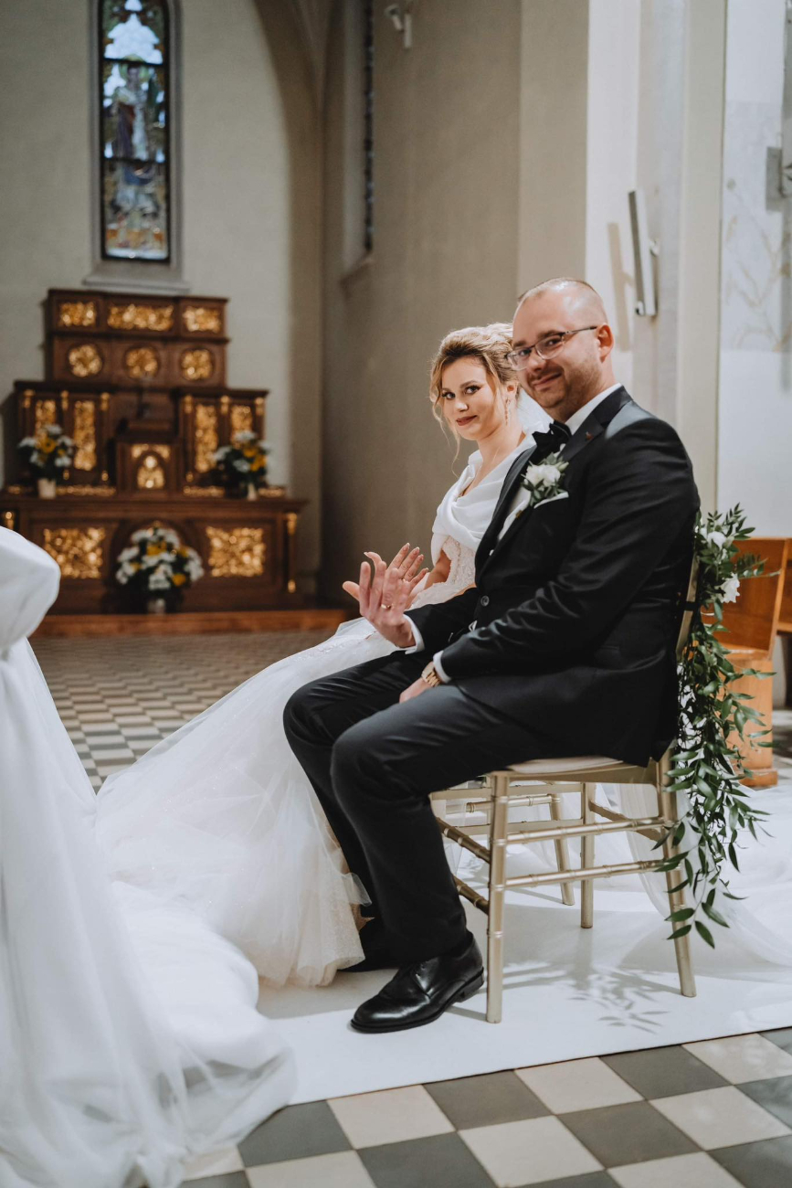 Uderzył w płot i odjechał. Szukają kierowcy Golfa