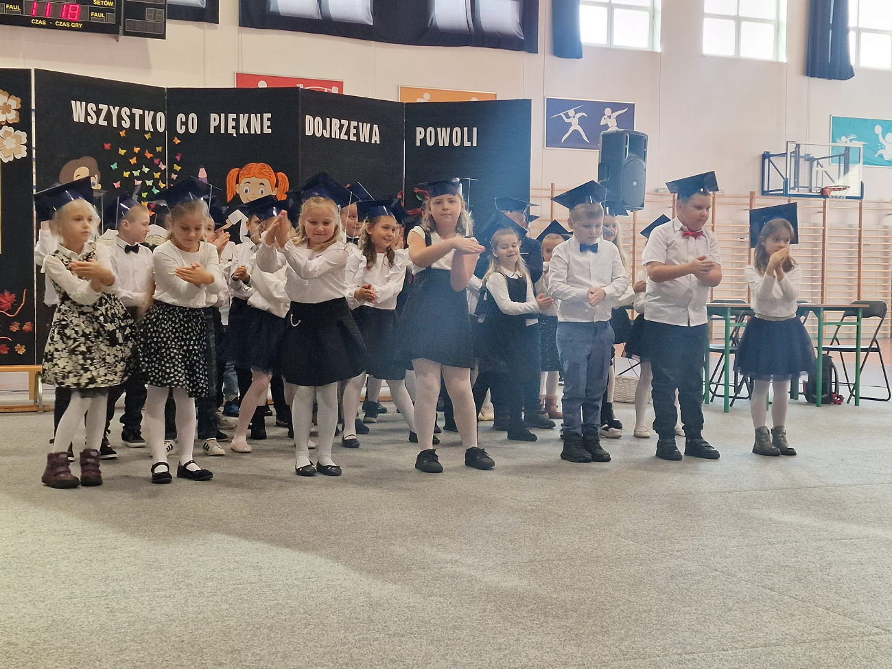 Uderzył w płot i odjechał. Szukają kierowcy Golfa