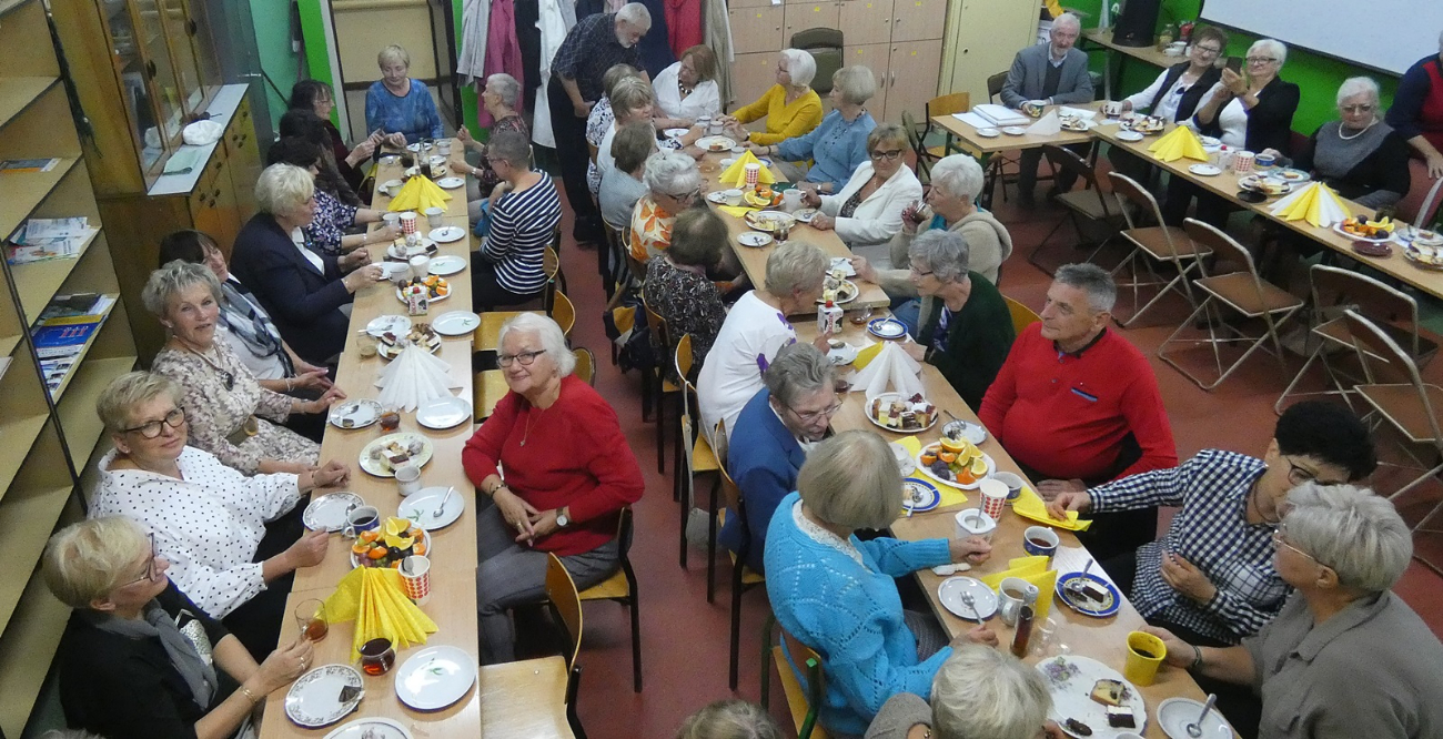 Uniwersytet rozpoczął szesnasty rok