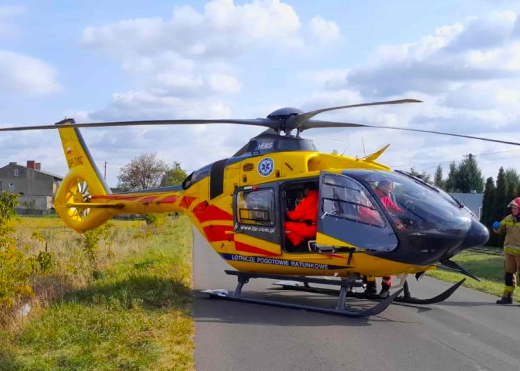 Zderzenie motocykla i osobówki. Wezwano helikopter