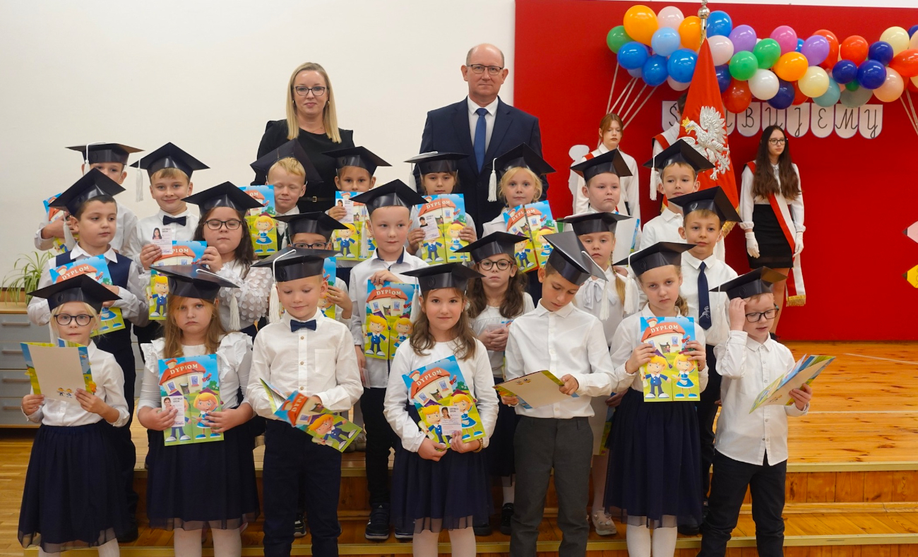 Wielki dzień pierwszaków z Giewartowa. Zobacz zdjęcia