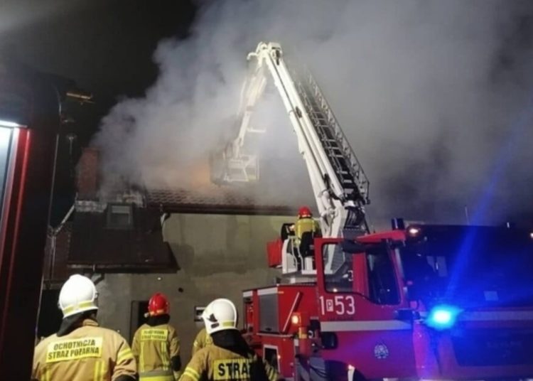 W pożarze stracili wszystko. Dramat małżeństwa z trójką dzieci