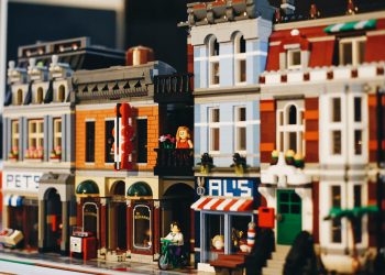 Niezwykłe opowieści świąteczne z klockami LEGO – pomysły na świąteczne scenariusze i historie, które można stworzyć przy użyciu klocków LEGO