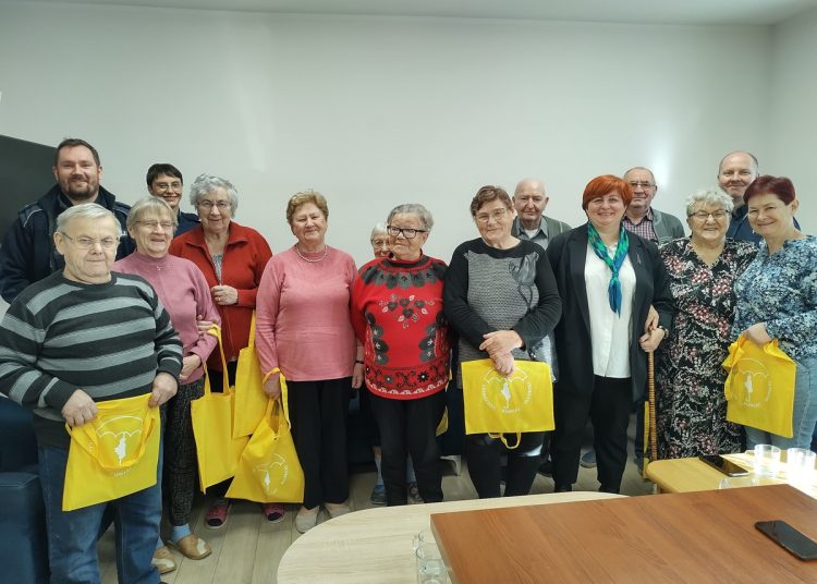 Spotkali się z seniorami w Giewartowie